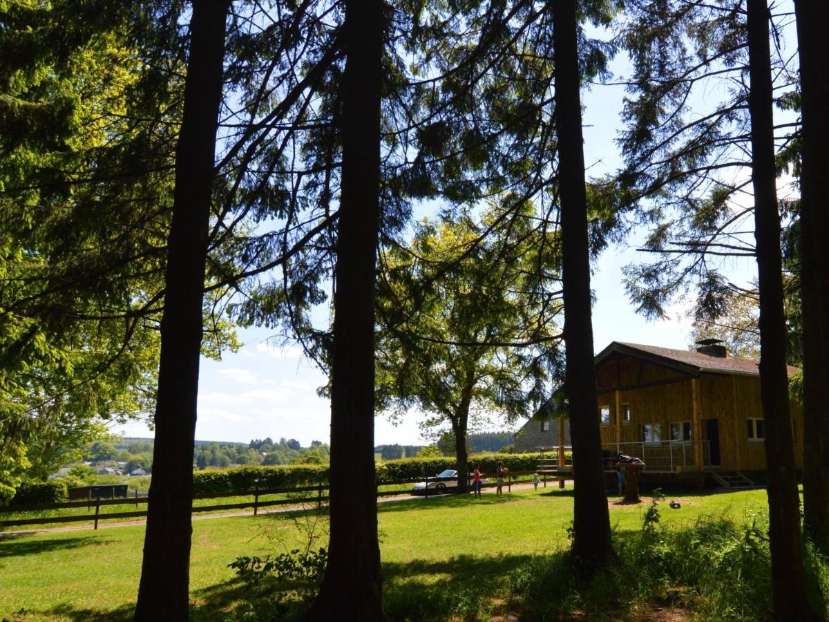 Welcoming Cottage In Hatrival With Terrace Сент-Юбер Экстерьер фото